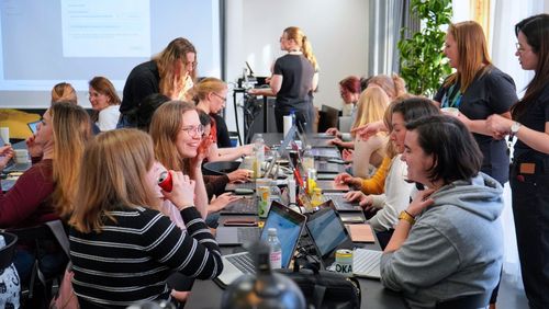 Event image for Pink Sunday with Neo4j | Build a Chatbot Webapp!